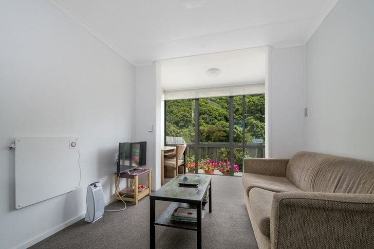 Photo of property in 2/1 Angle Street, Picton, 7220
