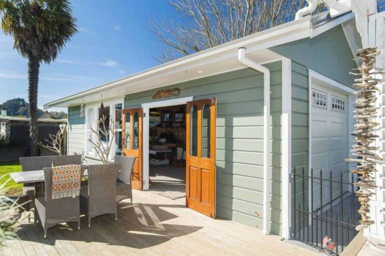 Photo of property in 337 Aberdeen Road, Gisborne, 4010