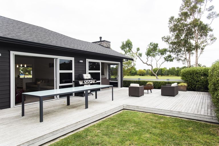 Photo of property in 2 Charteris Rise, Riverdale, Gisborne, 4010