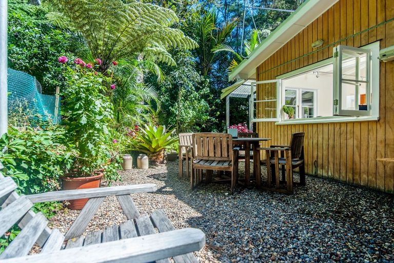 Photo of property in 165 Laingholm Drive, Laingholm, Auckland, 0604