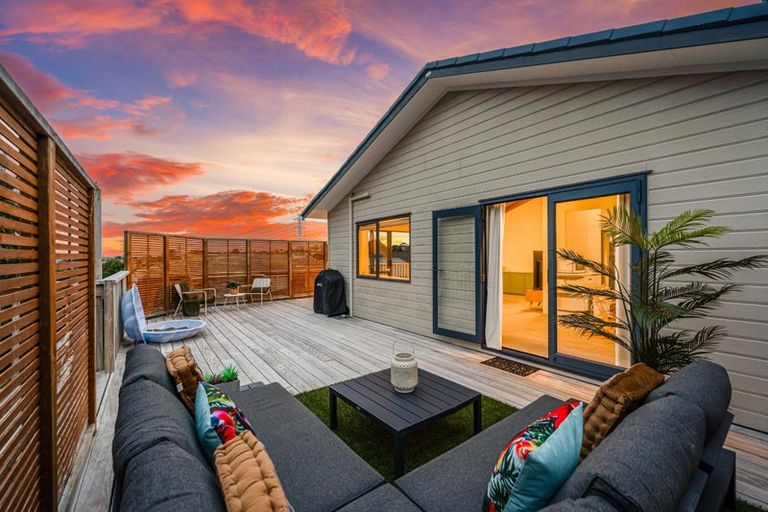 Photo of property in 25 Broadfield Street, Massey, Auckland, 0614
