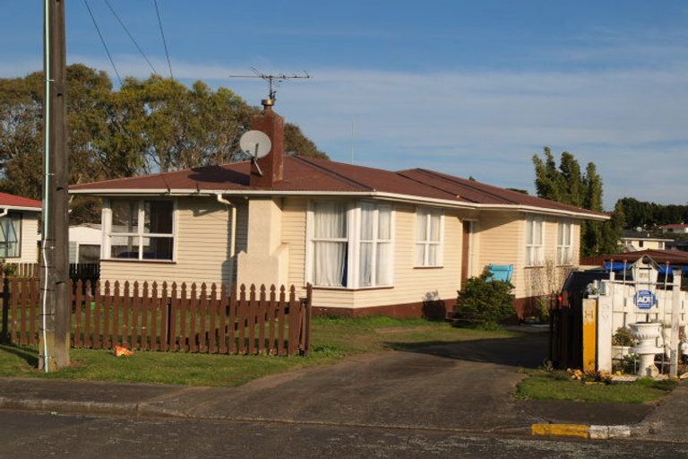 Photo of property in 74 Blake Road, Mangere East, Auckland, 2024