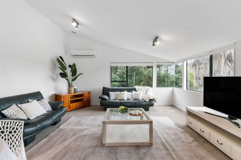 Photo of property in 2/26 Noeleen Street, Glenfield, Auckland, 0629