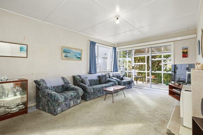 Photo of property in 100 Moorefield Road, Johnsonville, Wellington, 6037