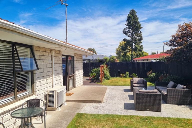 Photo of property in 2/5 Gibbs Place, Halswell, Christchurch, 8025