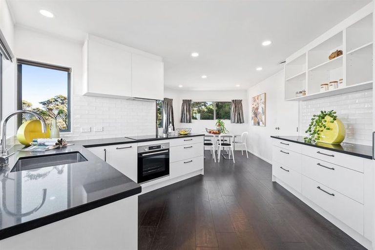 Photo of property in 6 Elsfield Place, Torbay, Auckland, 0630