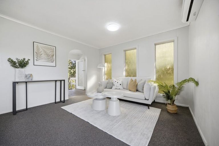 Photo of property in 1/9 Phillipa Place, Browns Bay, Auckland, 0630