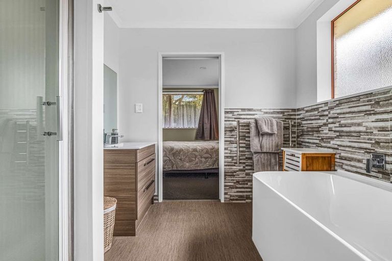 Photo of property in 10 Marblewood Grove, Pukekohe, 2120