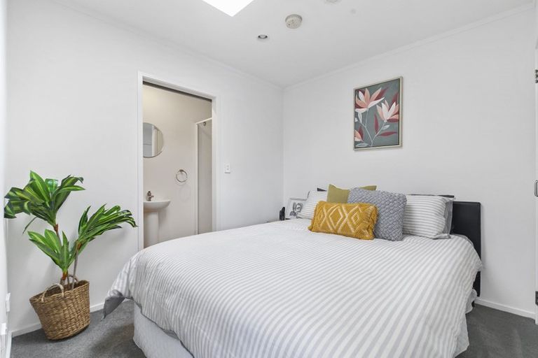 Photo of property in 325/26 Morningside Drive, Morningside, Auckland, 1025