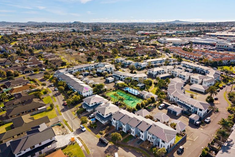 Photo of property in 34/2 Armoy Drive, East Tamaki, Auckland, 2016