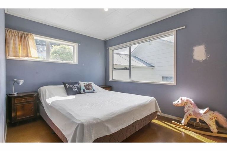 Photo of property in 9 Woodhouse Place, West Harbour, Auckland, 0618