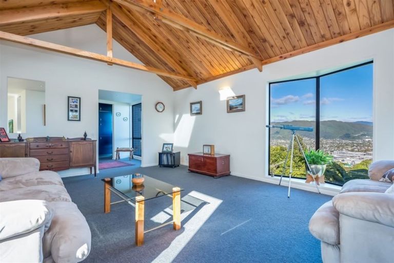 Photo of property in 100 Viewmont Drive, Harbour View, Lower Hutt, 5010