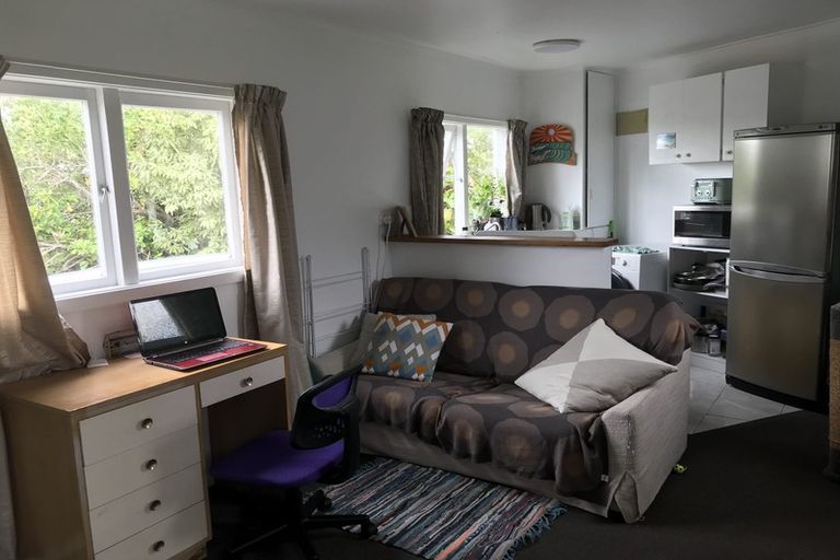 Photo of property in 17 Edgeworth Road, Glenfield, Auckland, 0629