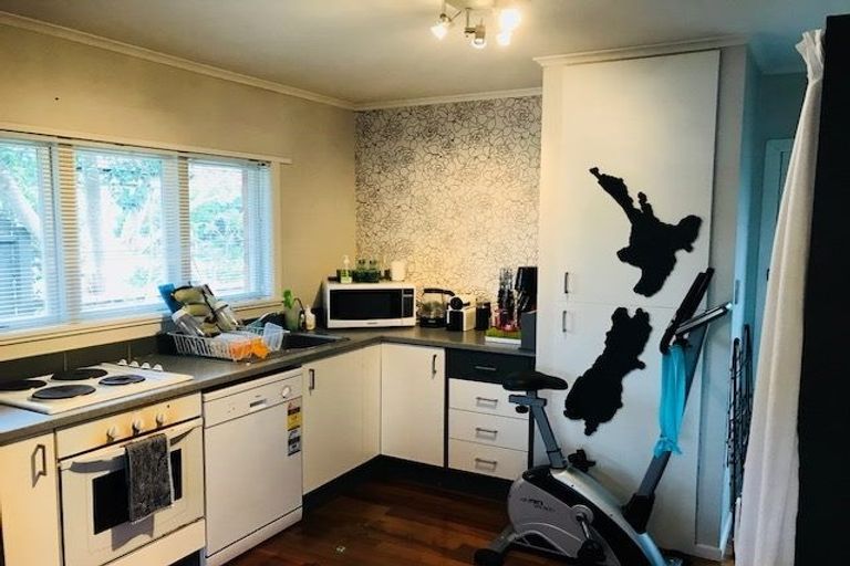 Photo of property in 1/109 Shakespeare Road, Milford, Auckland, 0620