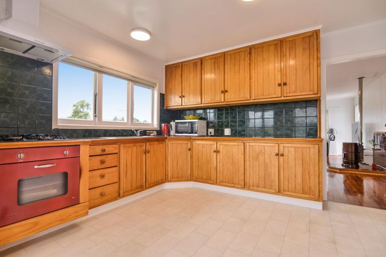 Photo of property in 30 Woodglen Road, Glen Eden, Auckland, 0602
