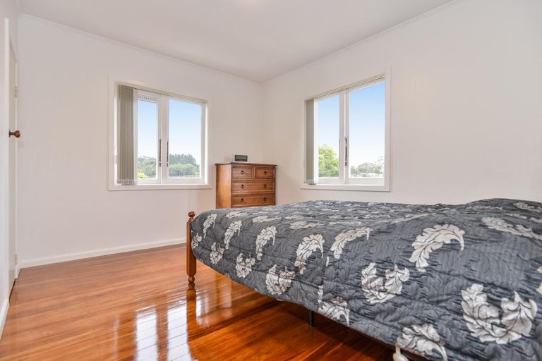 Photo of property in 30 Woodglen Road, Glen Eden, Auckland, 0602