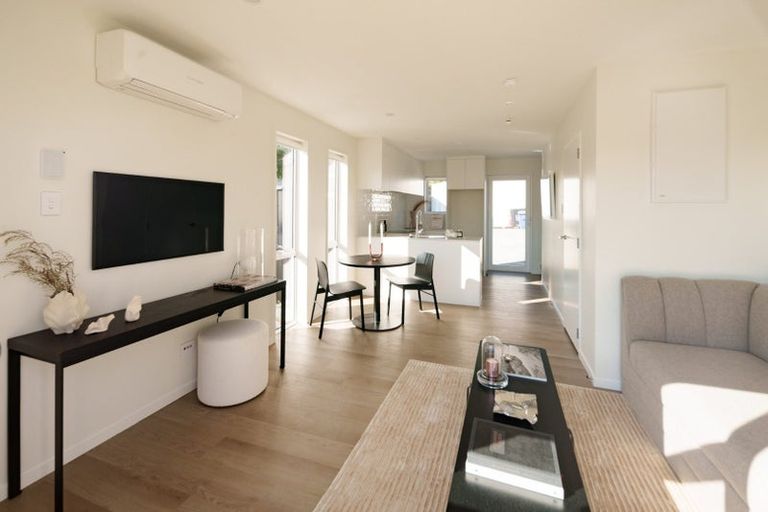 Photo of property in 2/5 Preston Avenue, Henderson, Auckland, 0610