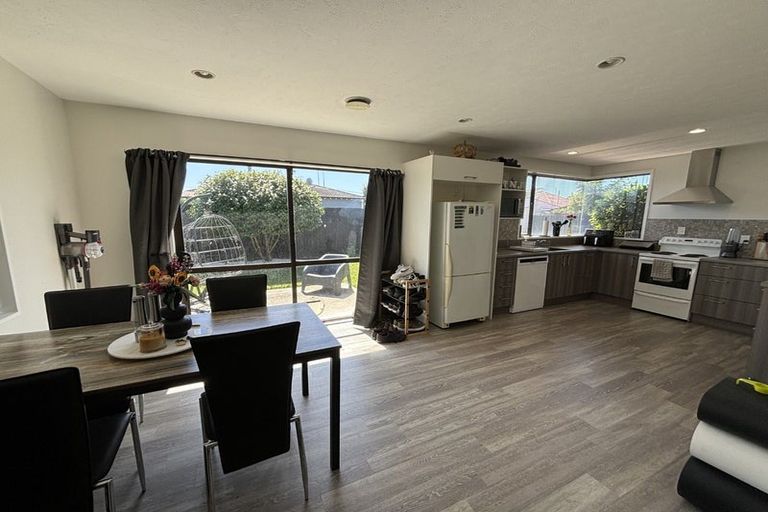 Photo of property in 2/21b Northcote Road, Northcote, Christchurch, 8052