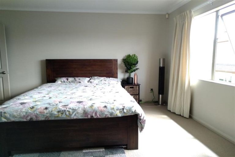 Photo of property in 13 Strundeen Close, Flat Bush, Auckland, 2016