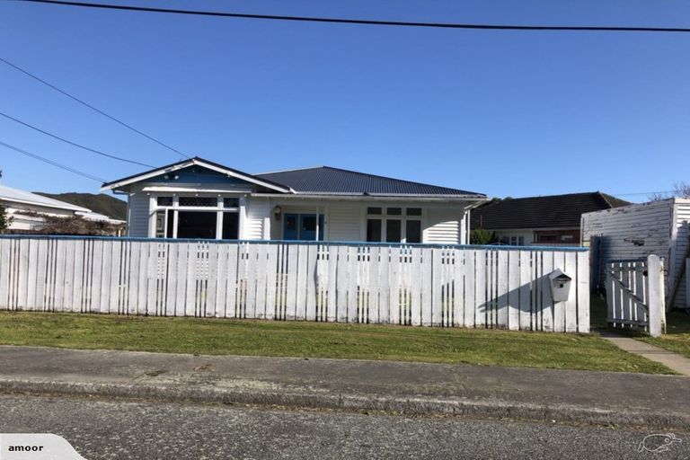 Photo of property in 2 Douglas Street, Waiwhetu, Lower Hutt, 5010