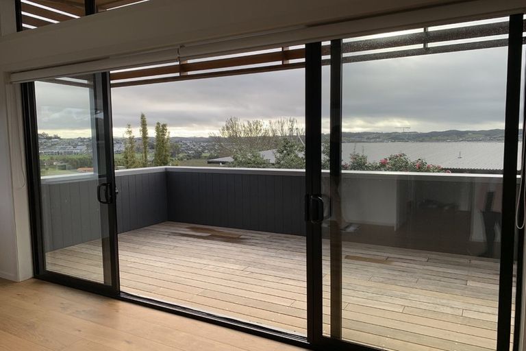 Photo of property in 6 Moffat Road, Red Beach, 0932