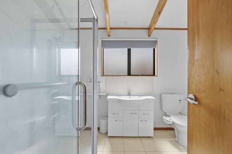 Photo of property in 1/254 Sturges Road, Henderson, Auckland, 0612