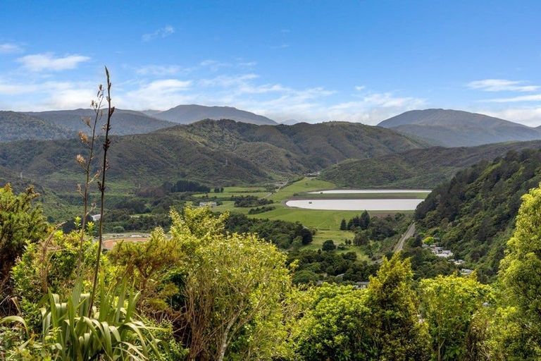 Photo of property in 86 Mount Marua Way, Timberlea, Upper Hutt, 5018