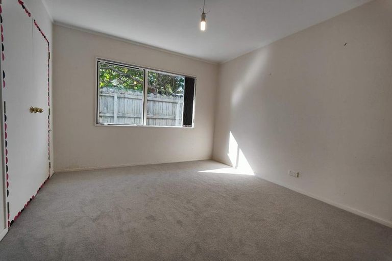 Photo of property in 12 Quartley Place, Huntington Park, Auckland, 2013