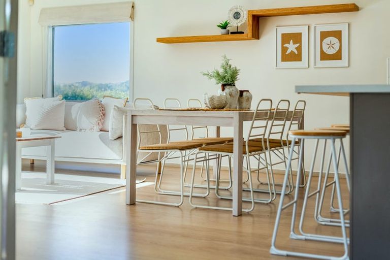 Photo of property in 5 Tongariro Drive, Aotea, Porirua, 5024