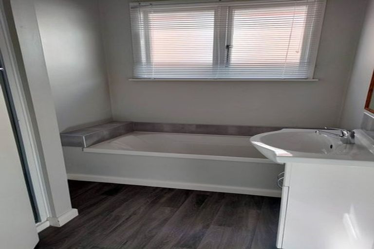 Photo of property in 6-8a Avenue Road, West End, Timaru, 7910