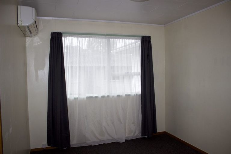 Photo of property in 27 Pipitea Place, Massey, Auckland, 0614