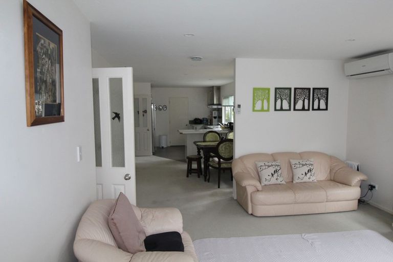 Photo of property in 2/15 Manuka Road, Bayview, Auckland, 0629