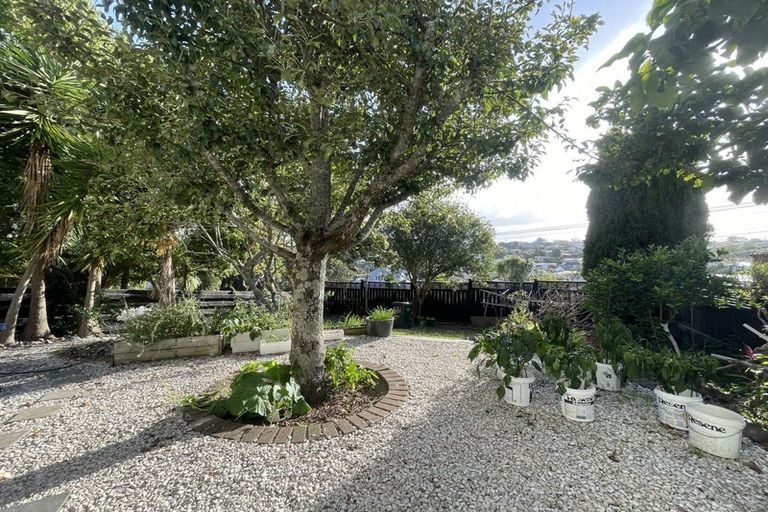 Photo of property in 1/2 Brian Avenue, Forrest Hill, Auckland, 0620