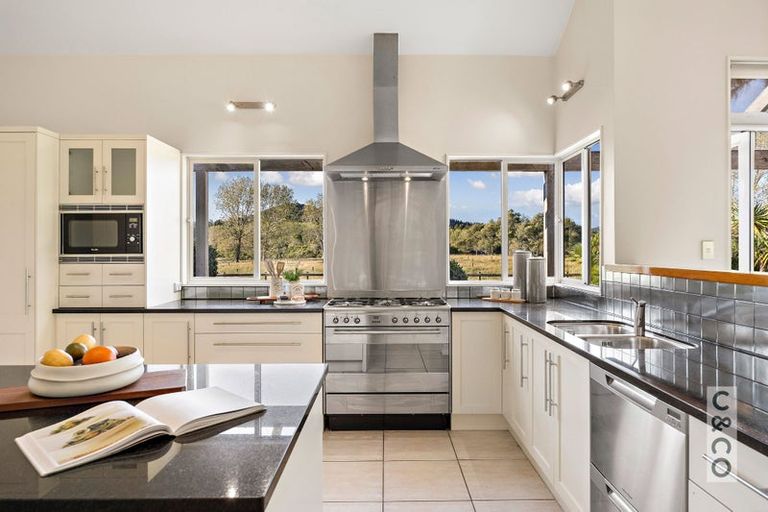 Photo of property in 832 Old North Road, Waimauku, 0882