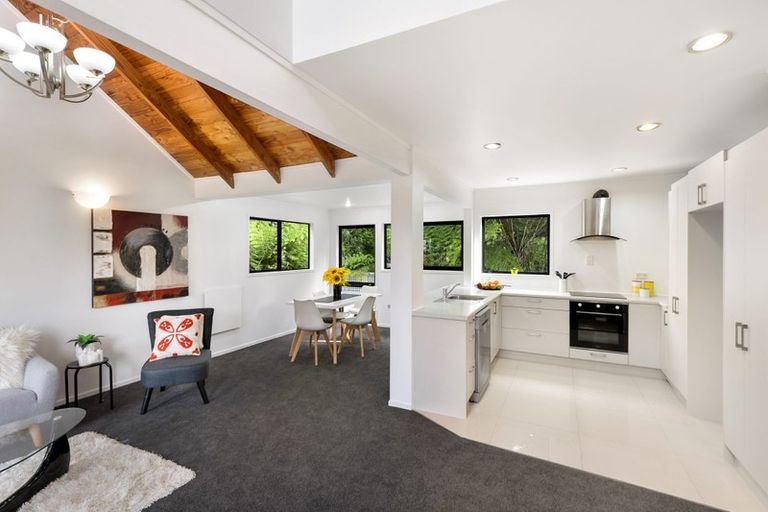 Photo of property in 74 Rhinevale Close, Henderson, Auckland, 0612