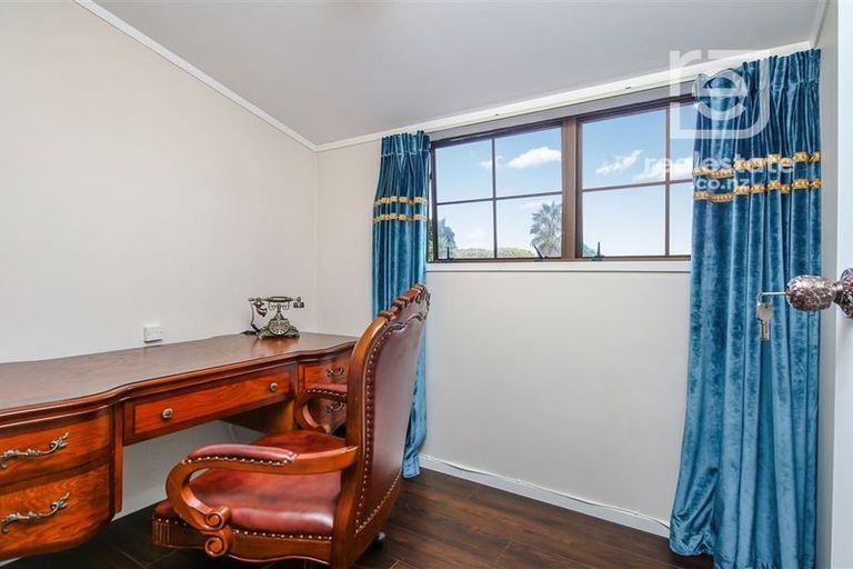 Photo of property in 5 Tawa Road, Te Atatu Peninsula, Auckland, 0610