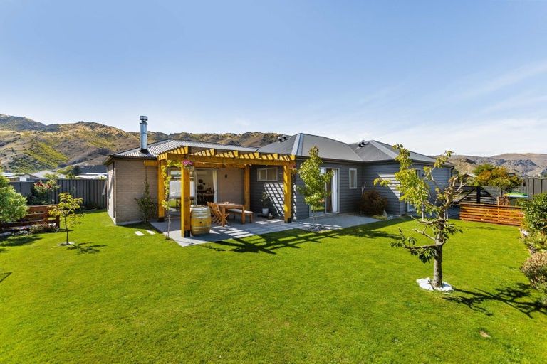 Photo of property in 11 Guano Crescent, Cromwell, 9310