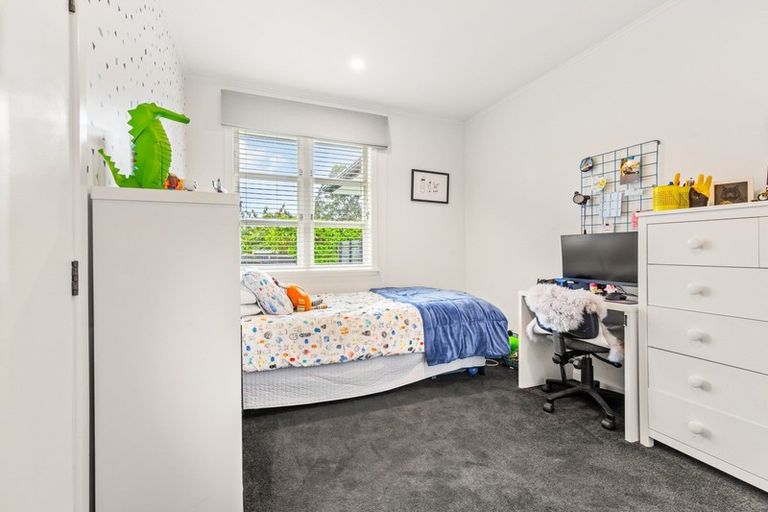 Photo of property in 1 Allington Road, Massey, Auckland, 0614