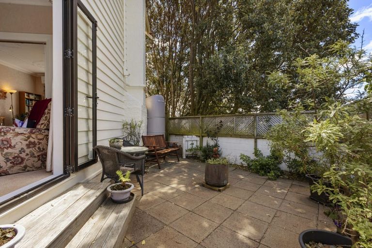 Photo of property in 31 Queens Drive, Kilbirnie, Wellington, 6022