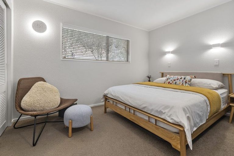 Photo of property in 13 James Evans Drive, Northcote, Auckland, 0627