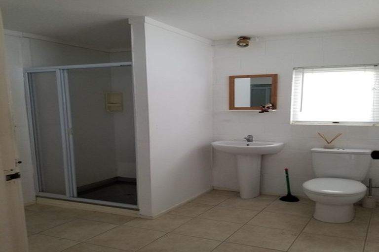 Photo of property in 1/40 Aberdeen Road, Campbells Bay, Auckland, 0620