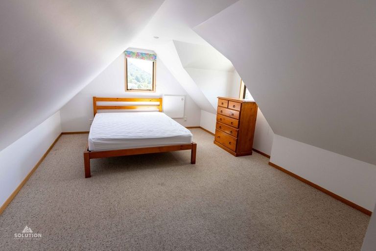 Photo of property in 7b Caples Place, Fernhill, Queenstown, 9300