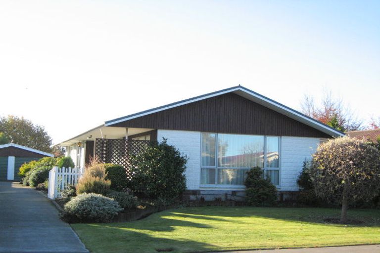 Photo of property in 42 Sarabande Avenue, Redwood, Christchurch, 8051