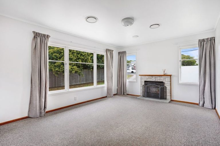 Photo of property in 73 Roberts Road, Te Atatu South, Auckland, 0610