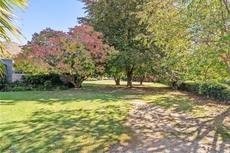 Photo of property in 18 Heuchan Lane, Wanaka, 9305