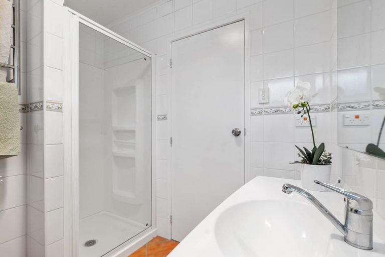 Photo of property in 2 Sycamore Drive, Sunnynook, Auckland, 0620