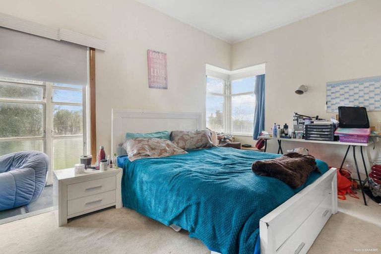 Photo of property in 120 Hutchinson Avenue, New Lynn, Auckland, 0600