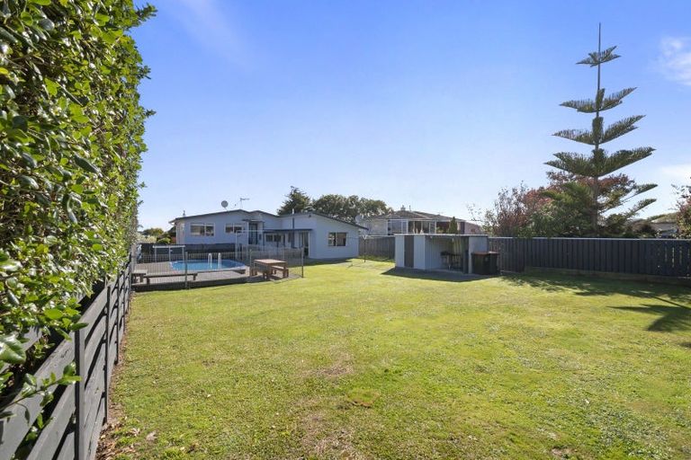 Photo of property in 2 Palliser Place, Milson, Palmerston North, 4414