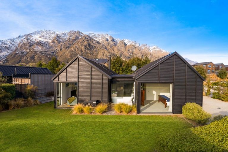 Photo of property in 2 Kotuku Lane, Hobsonville, Auckland, 0616