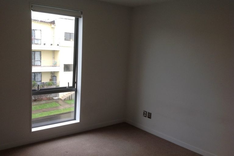 Photo of property in 2c/136 Stancombe Road, Flat Bush, Auckland, 2016